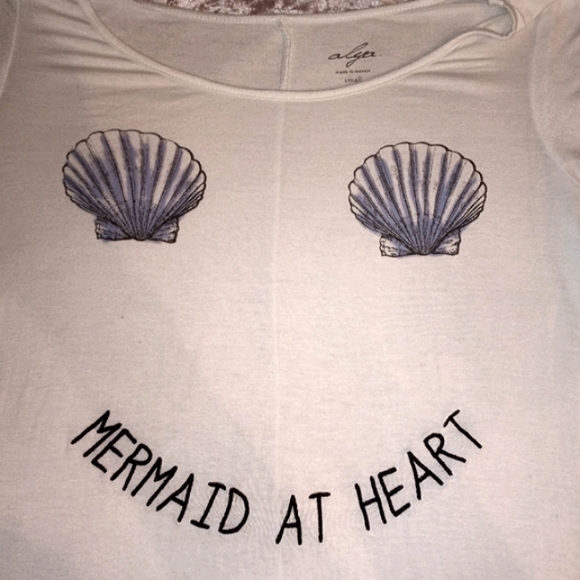 Small Mermaid At Heart Seashell Bra White Shirt 🧜‍♀️ - Picture 2 of 9